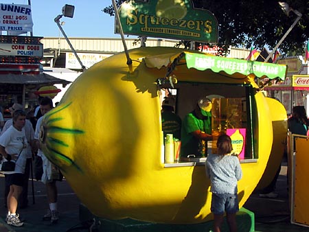 lemonade-shaped food trailer thing